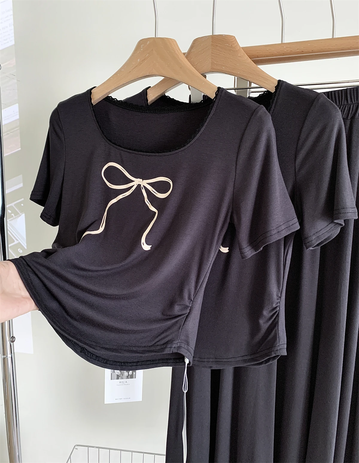 Женский Повседневный комплект из 2 предметов черная футболка с коротким рукавом