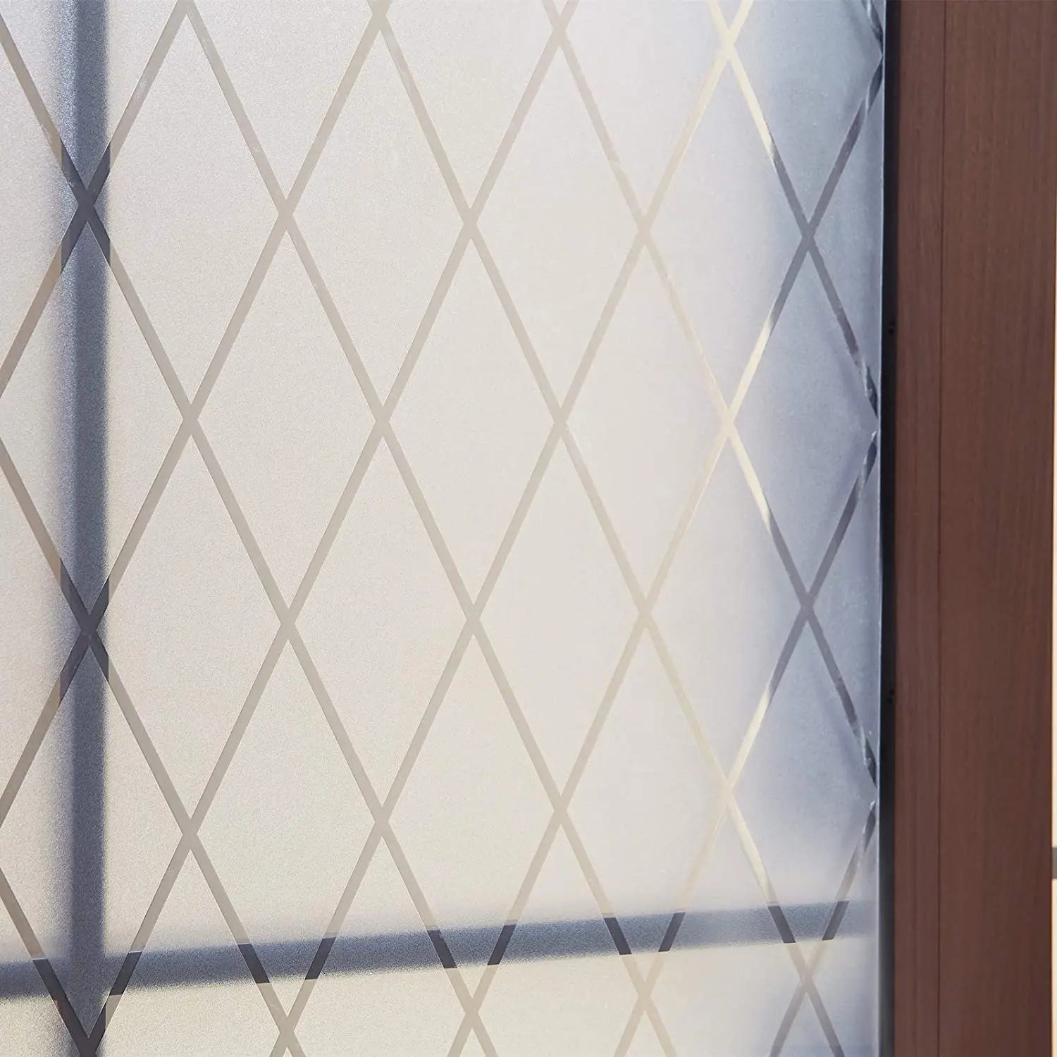 Многоразмерная сетчатая матовая оконная пленка для конфиденциальности