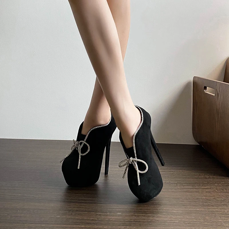 Женские ботильоны на платформе и высоком каблуке черные ботинки V-образной формы