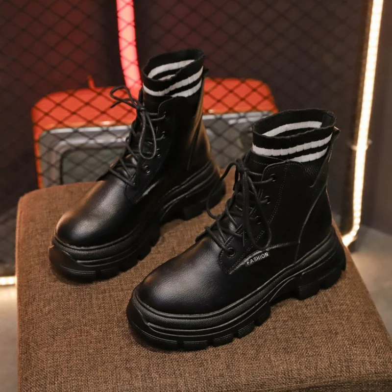 

Зимние женские ботильоны из черной кожи 2021 Модные осенние теплые мотоциклетные Нескользящие водонепроницаемые женские ботинки на платфор...