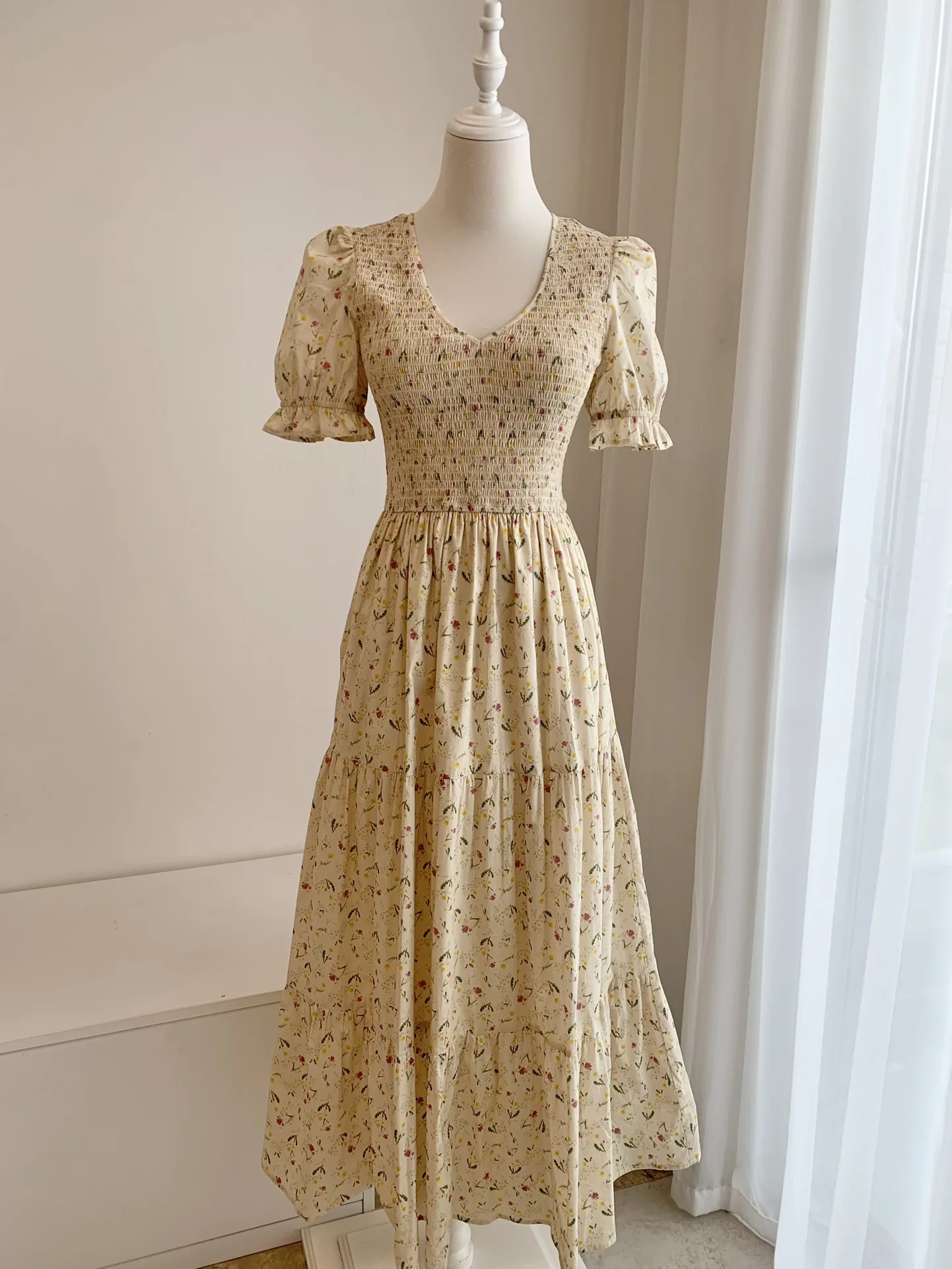 

Women's V-Neck Floral Printed Short Puff Sleeve Stretch Vintage Midi Dress