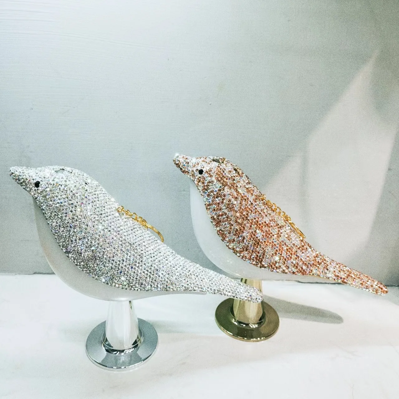 Рисунок 2 - Настольная лампа в виде птицы