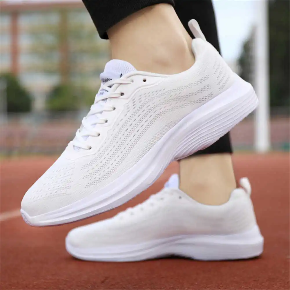 

Мужская обувь на высокой платформе серо-красного цвета, мужские теннисные кроссовки для ходьбы и баскетбола, серебристые спортивные кроссо...