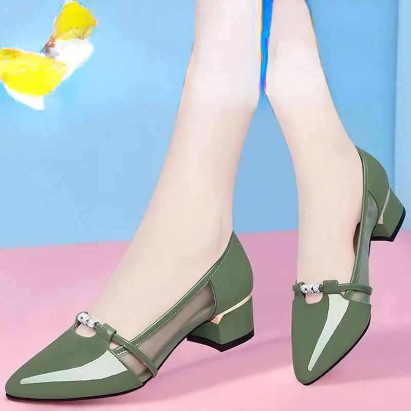 

Top Layer Cowhide 2022 Shallow Mouth Patent Leather Pointed Toe All-match Medium Heel Small Leather Shoes Mesh Shoes Work Shoes