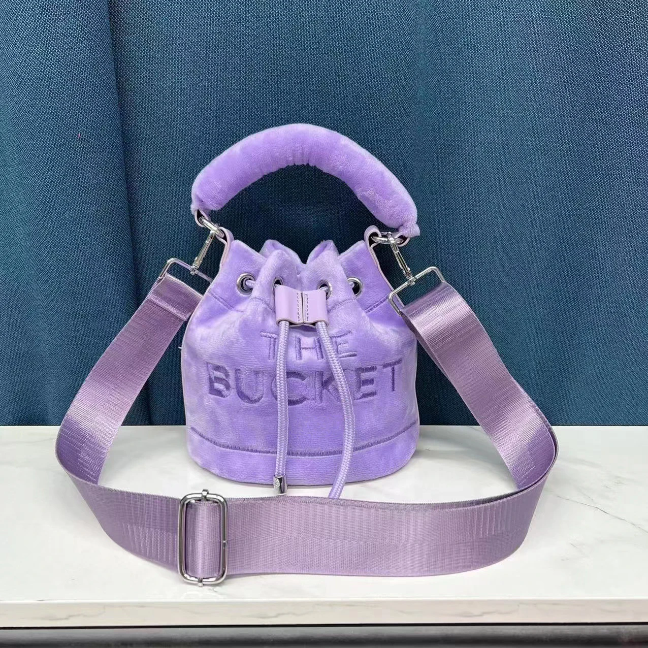 

Fashion Faux Fur Women's Bucket Bag Designer Letter Plush Shoulder Crossbody Purses Luxury Handbag 2022 Winter Ladies Brand Tote