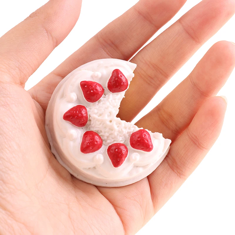 

1pc Lovely Mini Cakes Doll Home Kitchen Toys Girl Scene Model Pastry Bauble Dollhouse Kitchen Toy Accessories
