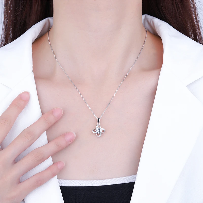 S925 Sterling Silver Small Luxury Lucky Grass Silver Pendant Moissanite Necklace Women's Classic Fashion Collar Chain