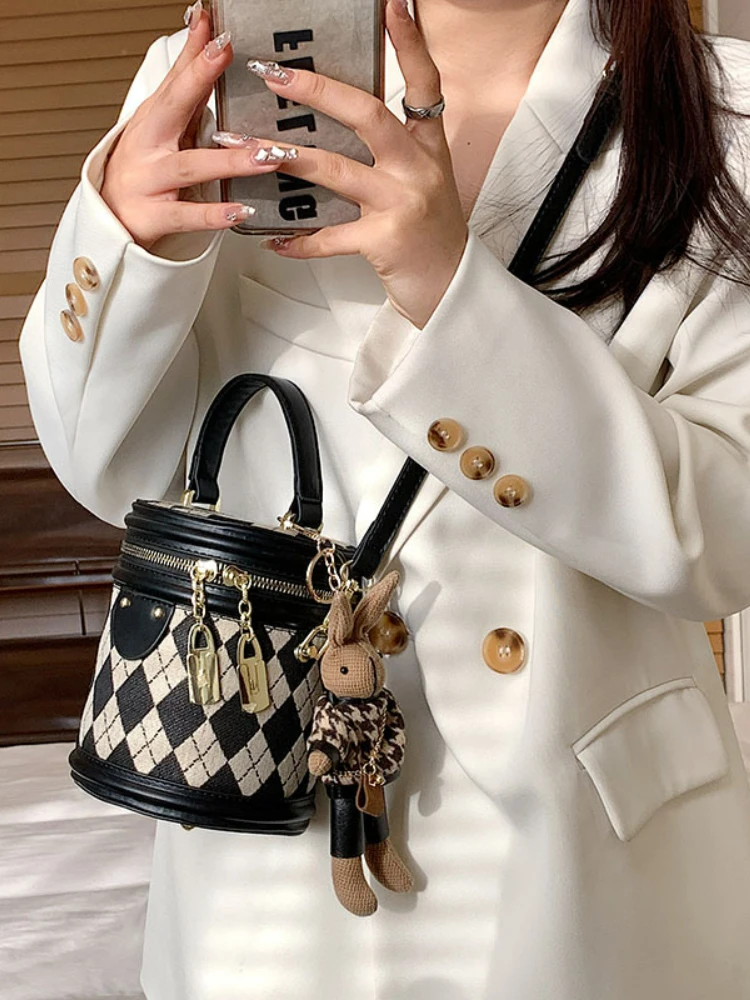 2023 spring new fashion niche crossbody bag senior texture Diamond plaid portable bucket bag