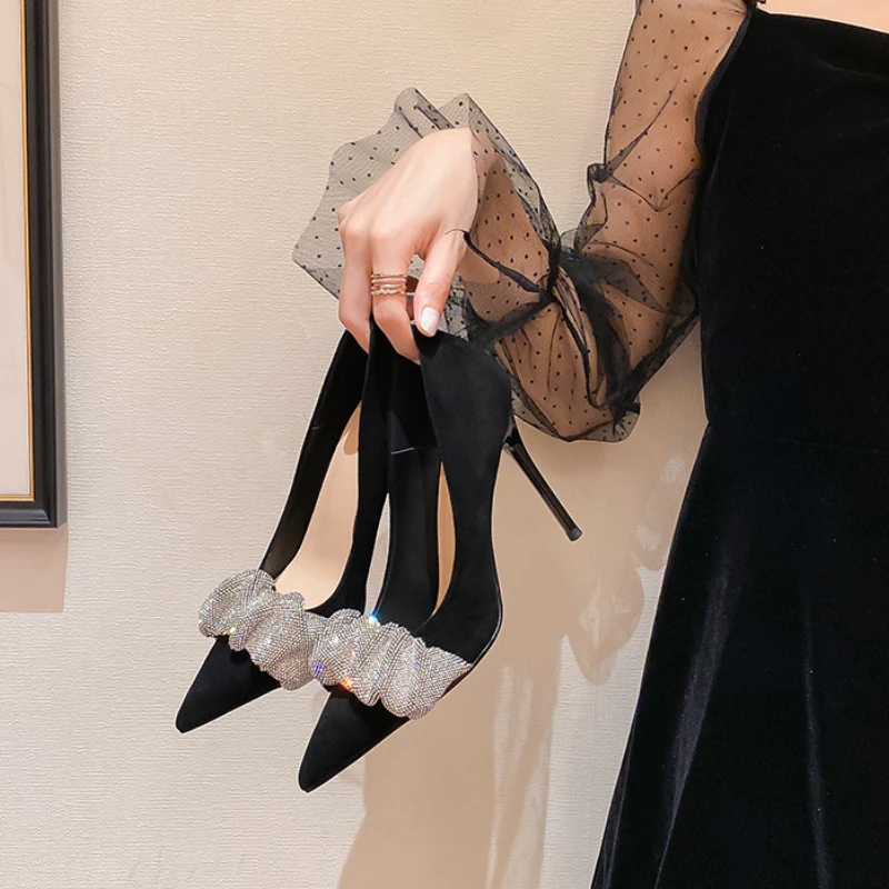 

Женские туфли-лодочки на высоком каблуке, с острым носком