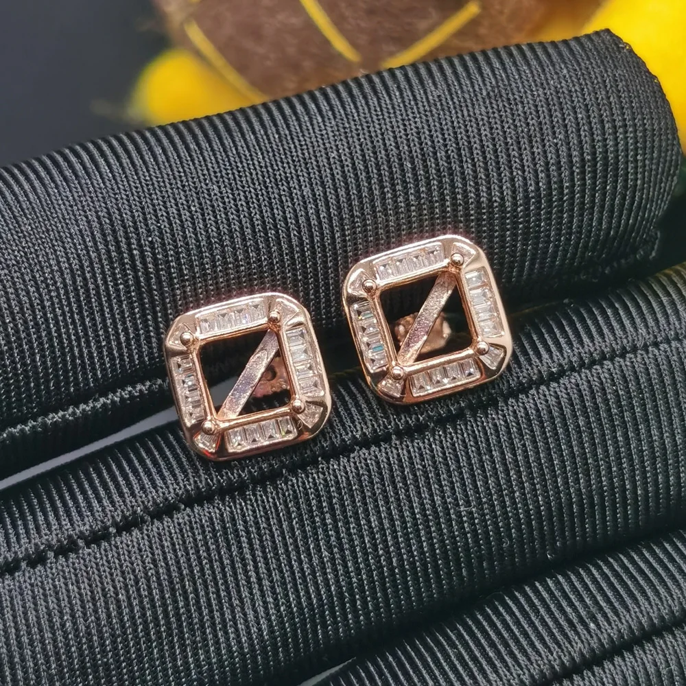 

Серьги-гвоздики квадратные из серебра 925 пробы, 6 х6 мм
