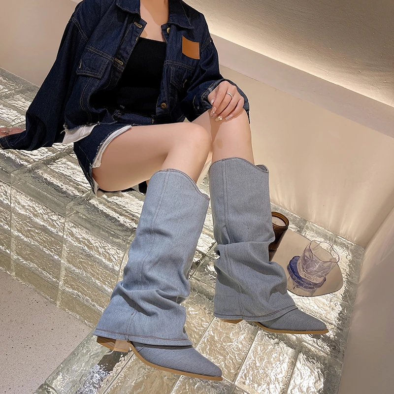 

Женские джинсовые ботфорты со складками, голубые ковбойские сапоги на толстом каблуке с острым носком, ковбойские сапоги без застежки, осенние сапоги в западном стиле