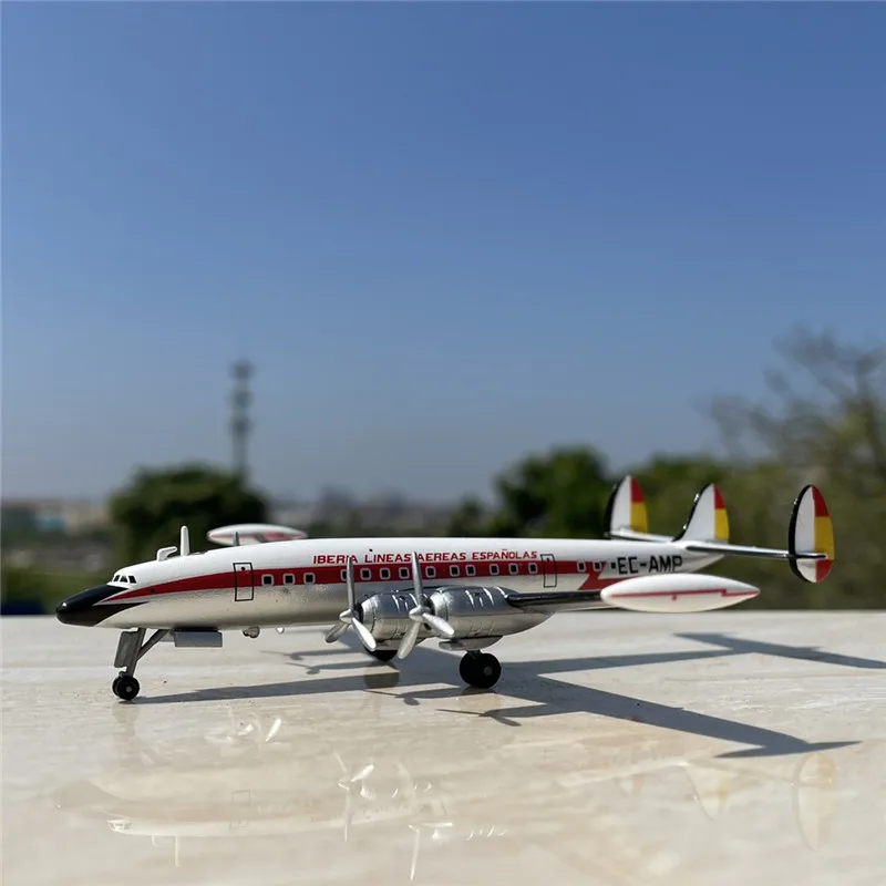 

1:300 Scale Model Lockheed Super Constellation Aircraft Diecast Alloy Airplane Aviation Toy Collection Decoration Display Doll