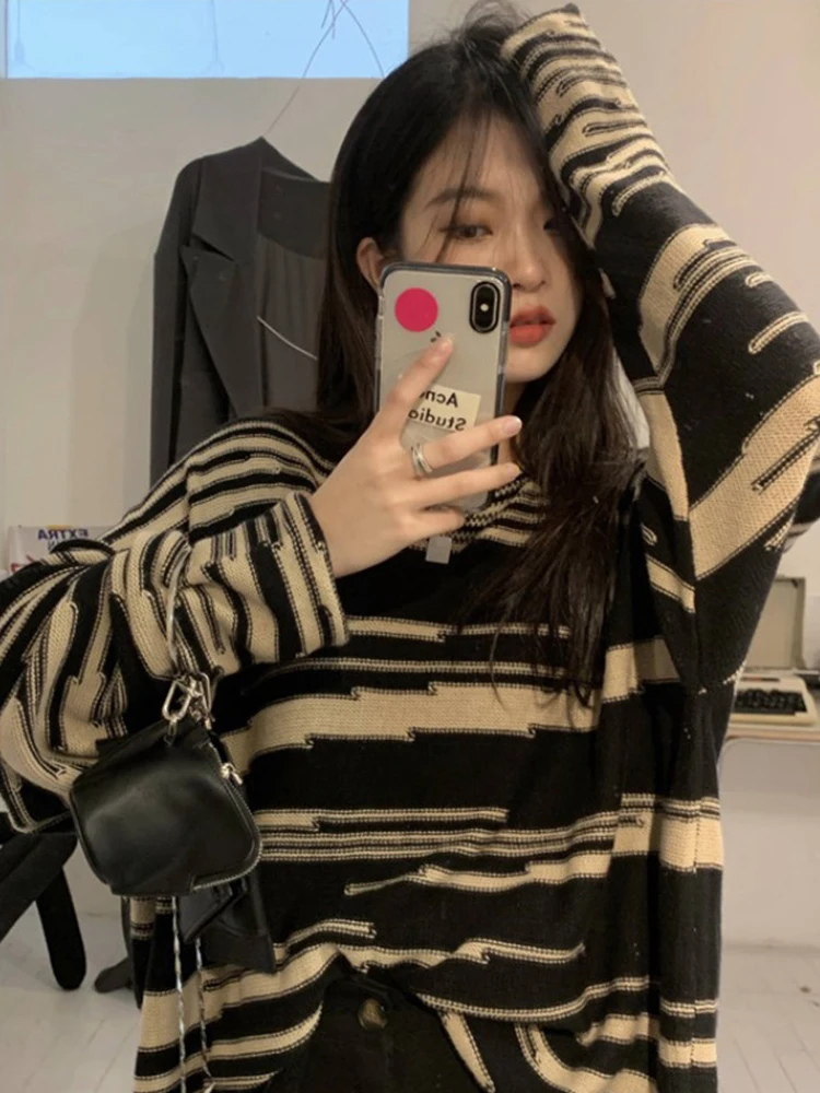 

Vintage Pullovers Sweater Women Autumn Long Sleeves O-Neck Loose Fashion Korean Knitted Striped Casual Female Thin Knitwear 2022