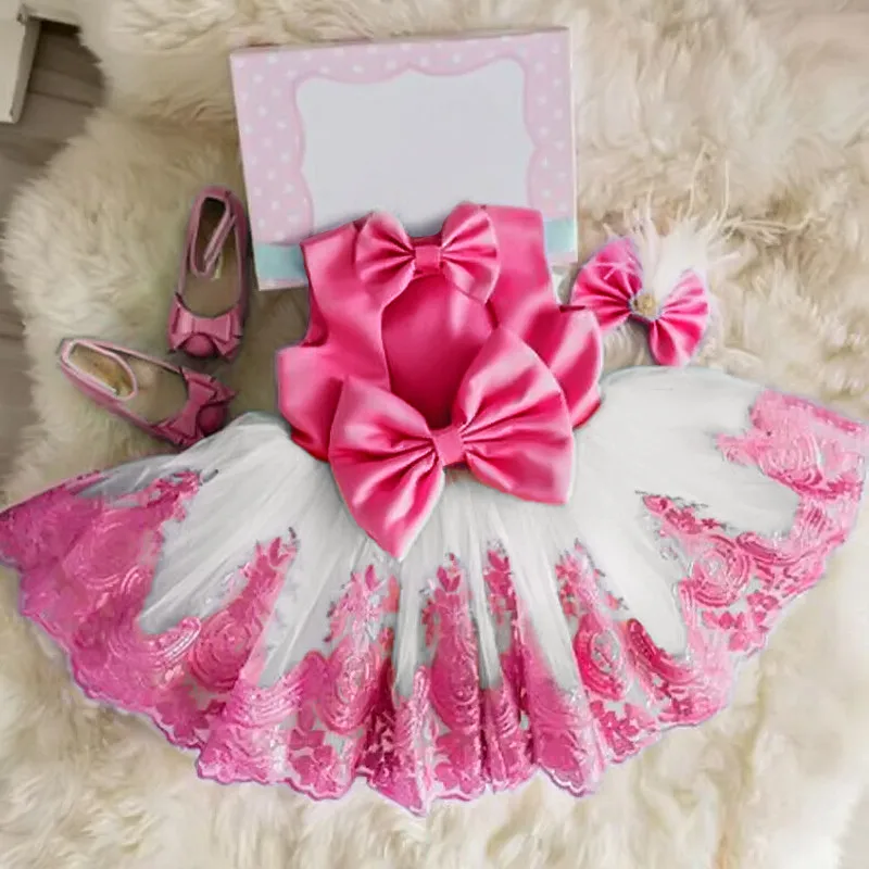 

Детское платье с открытой спиной и бантом, на 1-й день рождения