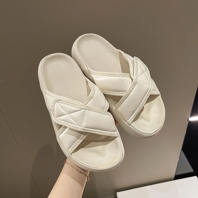 2022 New Ladies Comfortable platform slippers Fashion Leather Flat Shoes Women Slippers Beach Slides zapatos mujer