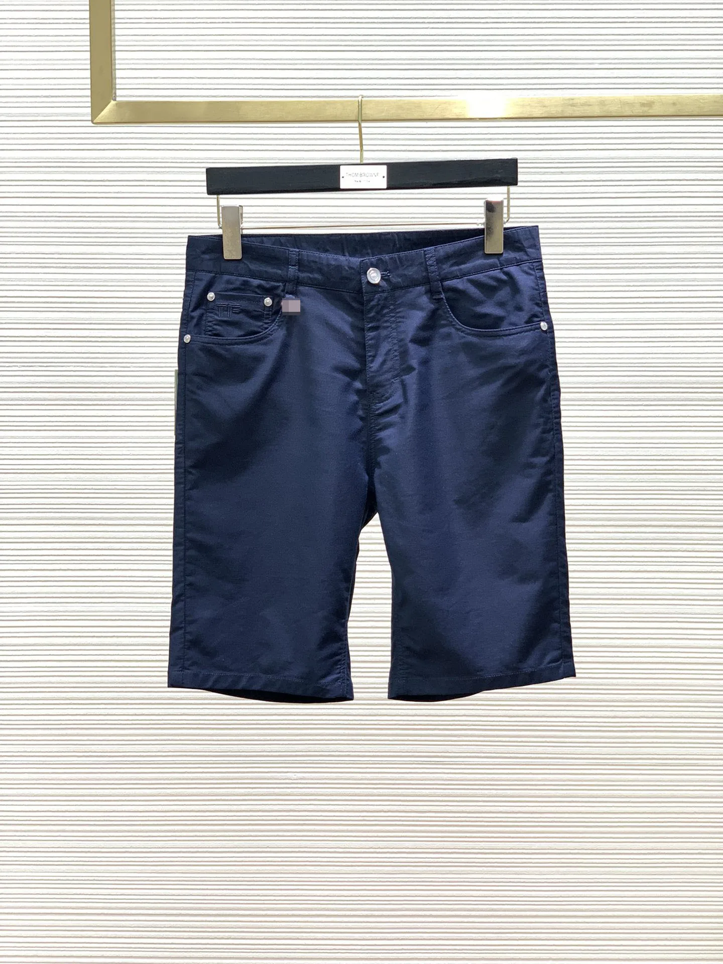 Высококлассные модные джинсовые шорты изготовленные из очень специальной ткани