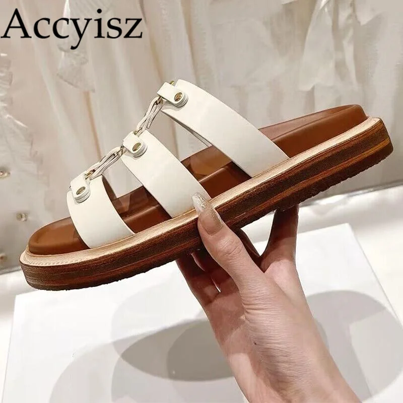 

New Summer Women's Leather Round Toe Thick Sole Flat Shoes with Metal Decoration 2023 Comfortable Outdoor Leisure Beach Slippers