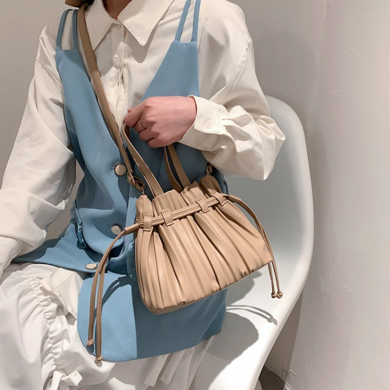 Fashion PU Leather Small Bucket Shoulder Bags with Pleats for Women 2023 Summer Handbag and Purses Folds Crossbody Bag Cute Tote