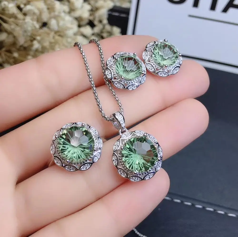 

Комплект из кольца и серег, из серебра 925 пробы