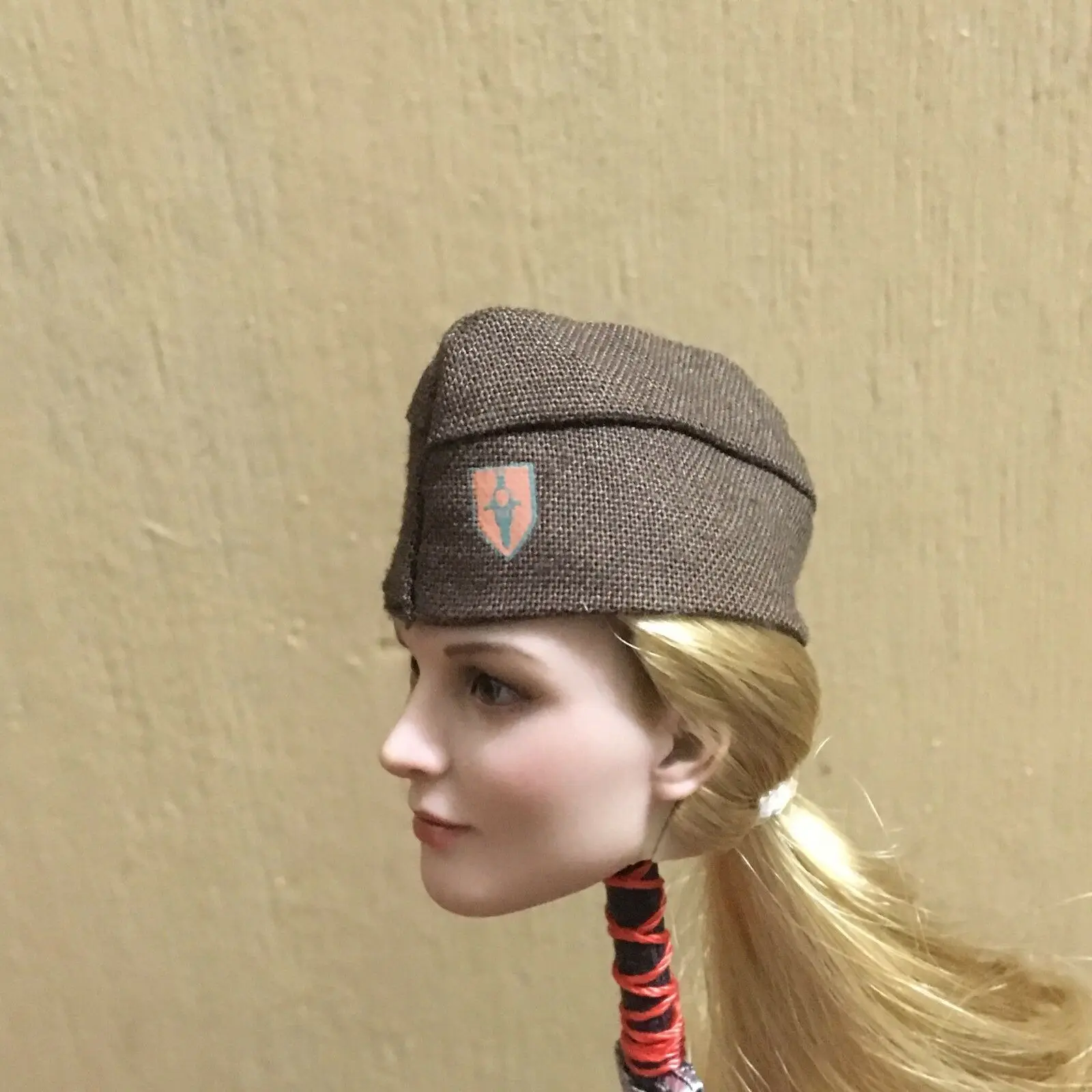 

Q1-4 1:6th Scale Hat + Short Skirt Model For 12" Female Body Doll