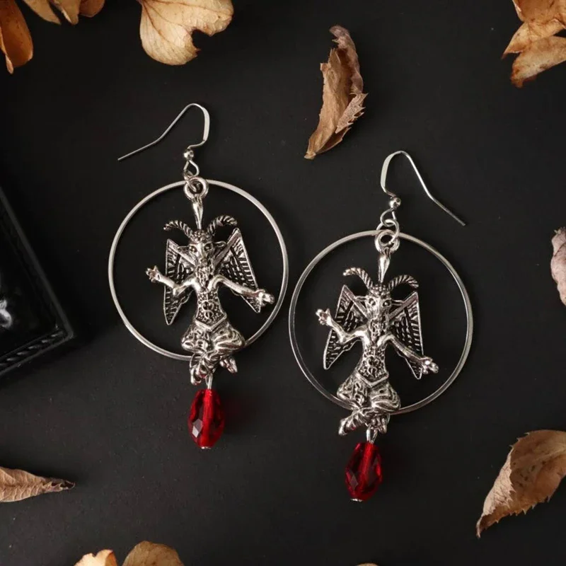 Серьги-кольца с кристаллом в виде головы Овцы Satanism | Готические серьги-кольца