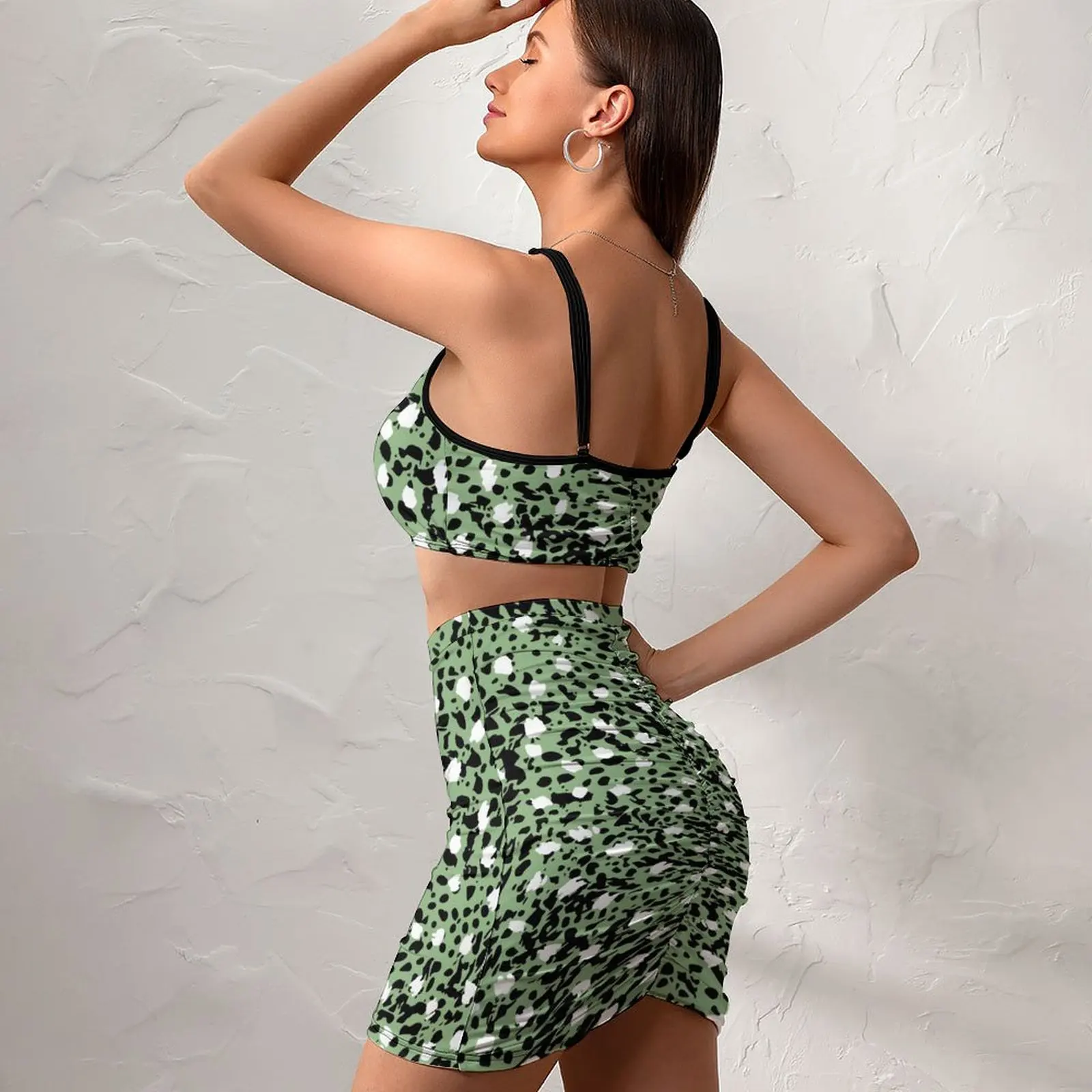 Повседневный комплект с юбкой леопардовым принтом