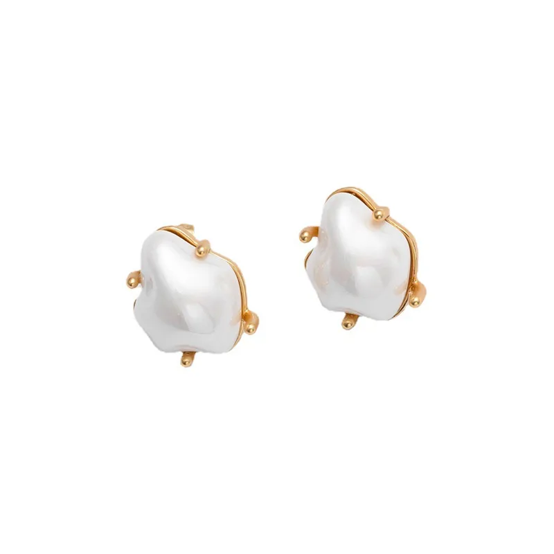

C Family's new Small Crowd Luxurious High-grade Irregular Cotton Earrings Pearls European and American Vintage Studs Gifts