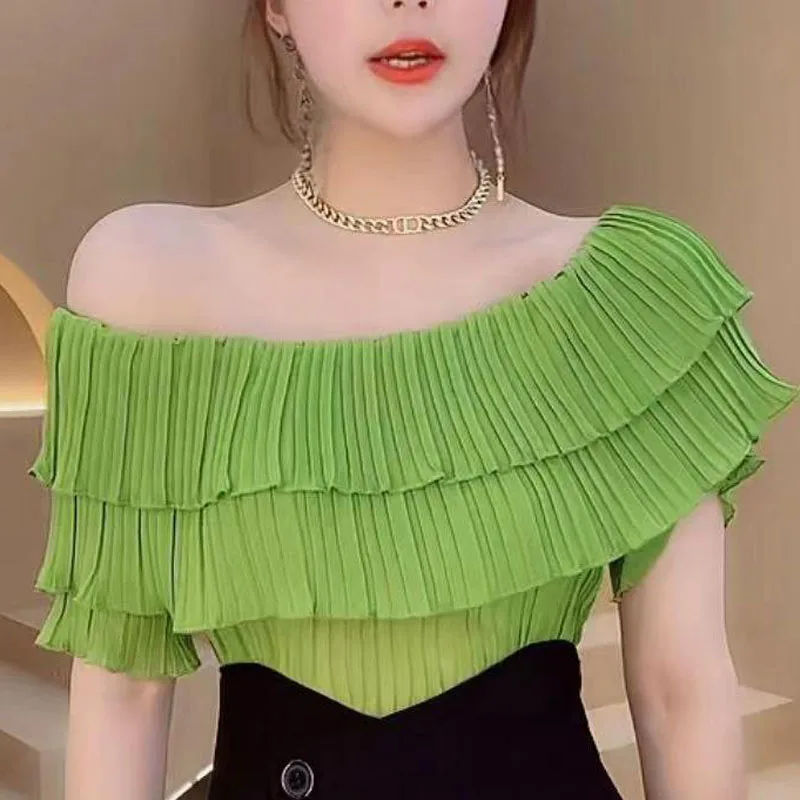 

Однотонная шифоновая рубашка на одно плечо женская универсальная летняя новая Корейская версия плиссированный красивый топ с оборками и к...