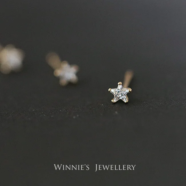 Женские серьги-гвоздики из серебра 925 пробы с фианитом