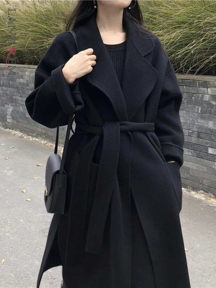

[LANMREM] High End Woolen Lace-up Outwear For Women Solid Lapel Long Sleeve Split Design Coats Female 2023 Winter New 26D6404