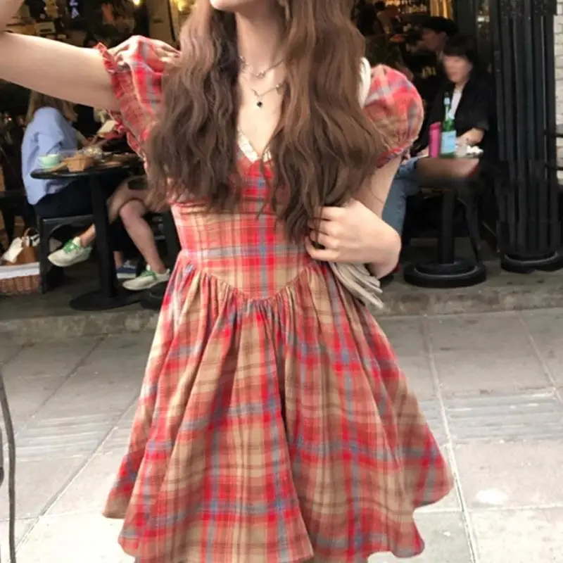 

Summer 2023 new fashion A-line French niche two-color slim dress V-neck puff sleeve short skirt trend