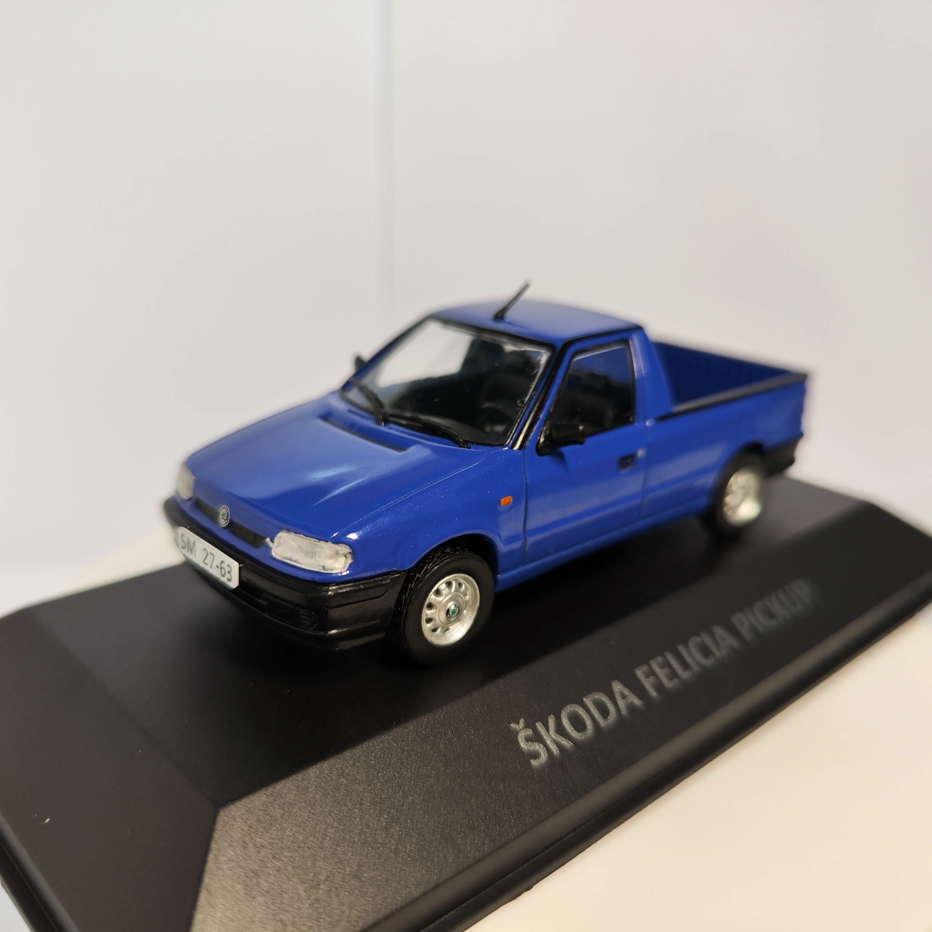 

Diecast 1:43 Scale SKODA FELICIA PICKUP Alloy Simulation Classic Blue Car Model Collectible Toy Gift Souvenir Display Ornaments