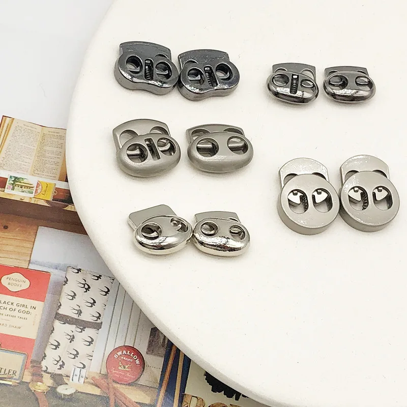 Металлические законцовки для шнура с двойной отверстиями для крепления ювелирных изделий, одежды, головных уборов, сумок, курток и других аксессуаров, ремешков и пришивных материалов для рукоделия. Набор из 10 штук.