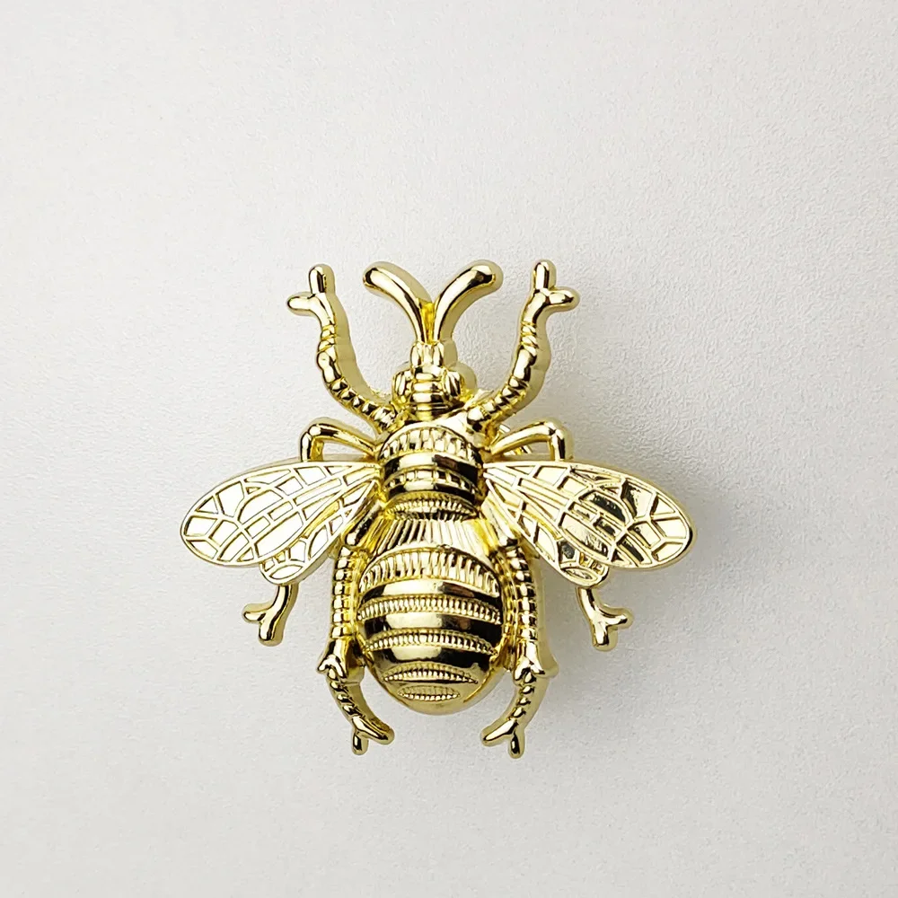 

Латунные ручки для мебели в форме пчелы