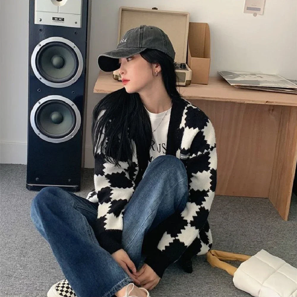 Женский трикотажный кардиган в клетку зеленый свитер с V-образным вырезом