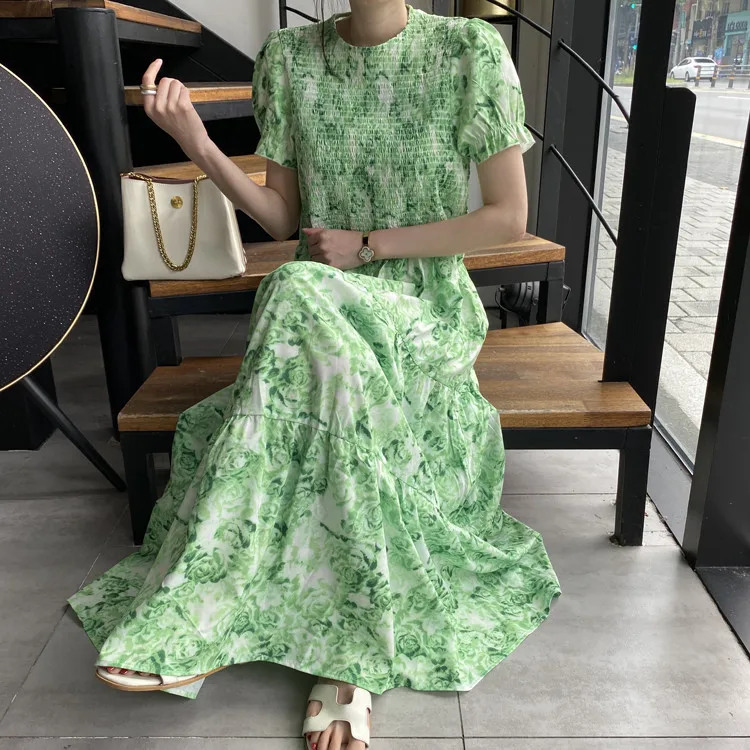 

Женское платье с круглым вырезом и оборками