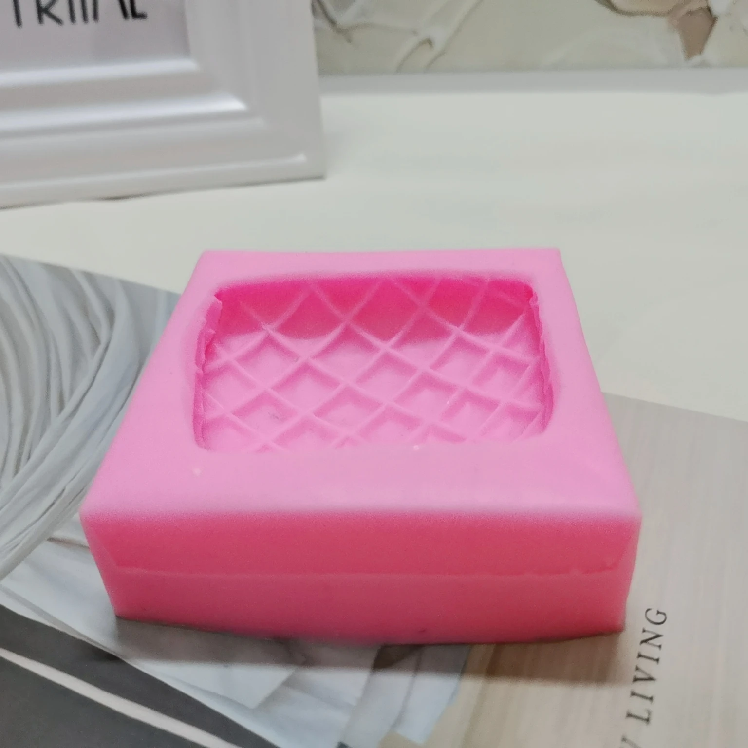 

Cute Small Handbag 3D Silicone Candle Mold Lovely Mini Bag Wallet Resin Soap Chocolates Cake Baking Mould Crafts Gift Ornament