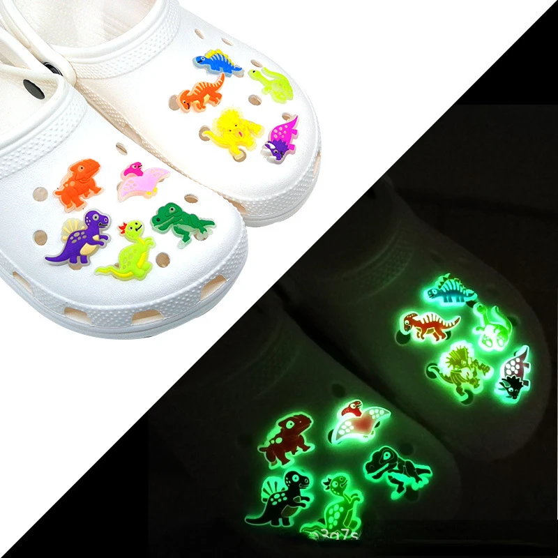 

Распродажа 1 шт. Люминесцентные Подвески для обуви в виде динозавра, подходят для садовых обуви, тапочек, украшения «сделай сам», сувенирные украшения, подарки