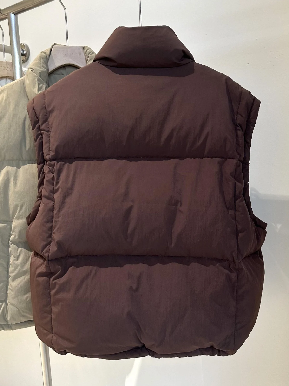 Пуховик жилет с воротником-стойкой утепленный зимний Универсальный пуховик в