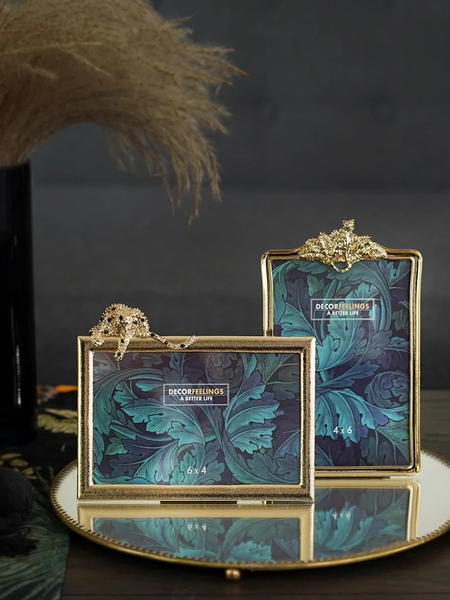 Металлическая фоторамка в форме золотого леопарда скандинавском стиле