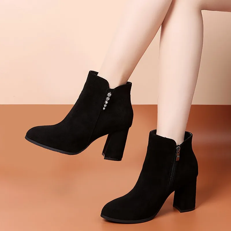

BKQU Square Heel Nubuck Suede Women's 2022 Autumn and Winter New Fashion All-match Rhinestone Decoration Slimming Nude Boots