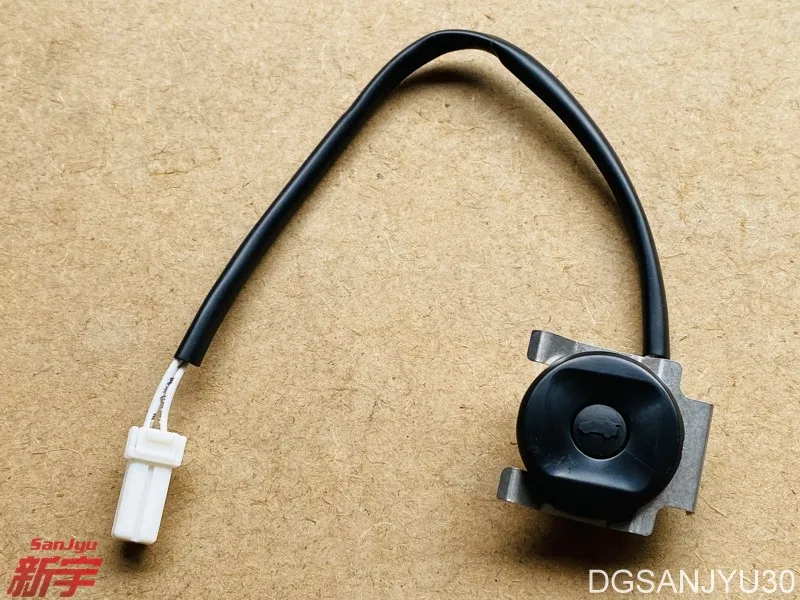 Выключатель замка задней двери