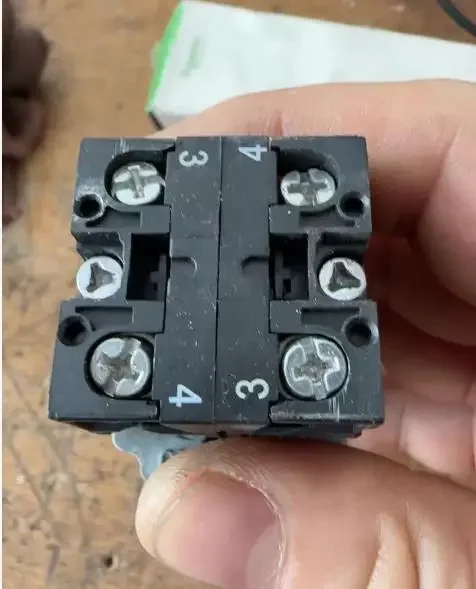 Крестовой переключатель XD2PA22CR