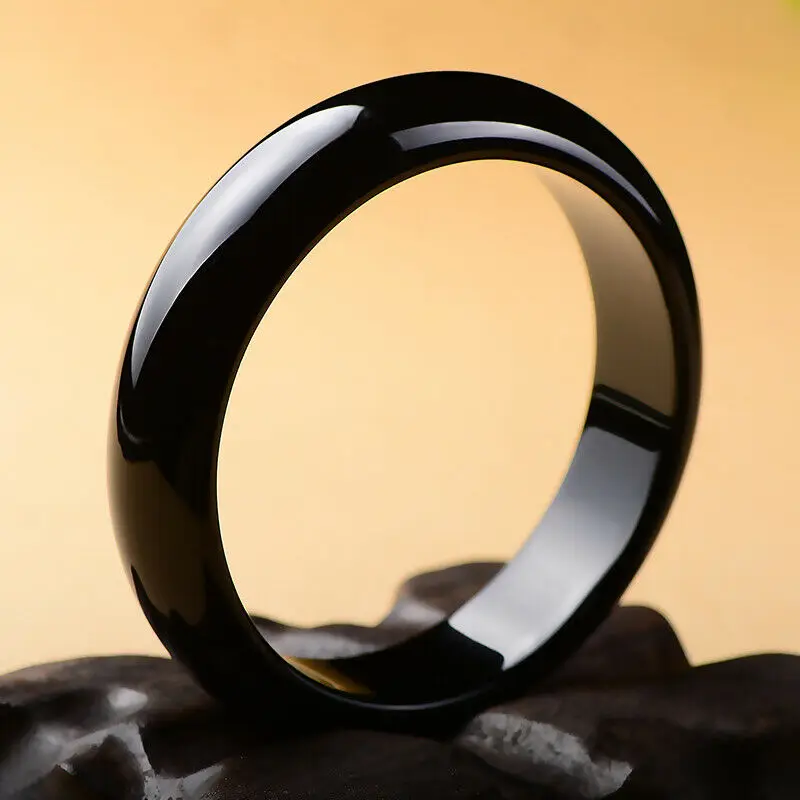 

Натуральный и красивый черный нефритовый браслет 66 мм