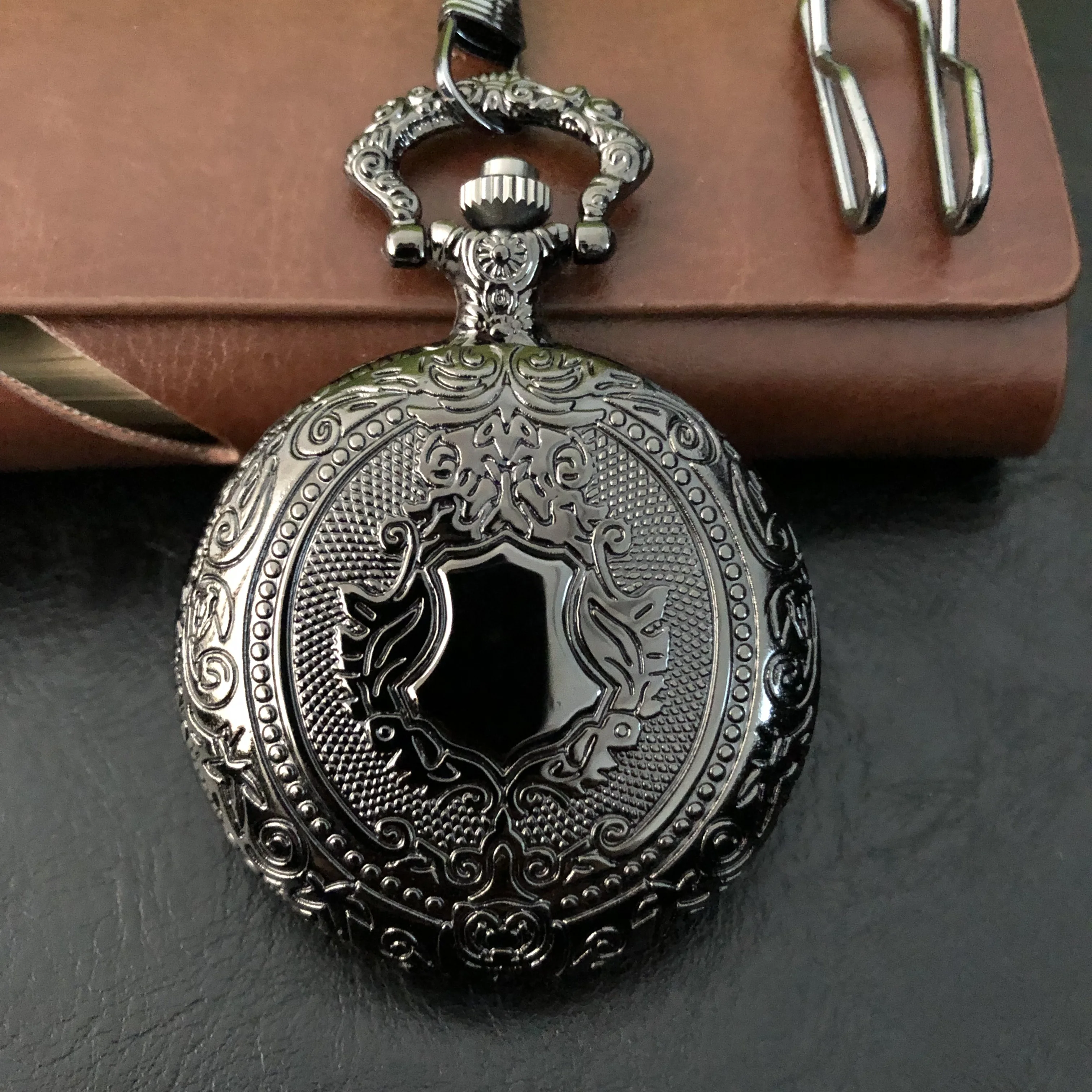 

New Arrival Exquisite Pattern Carved Quartz Pocket Watch Necklace Pendant Gifts For Women Or Man with Fob Chain