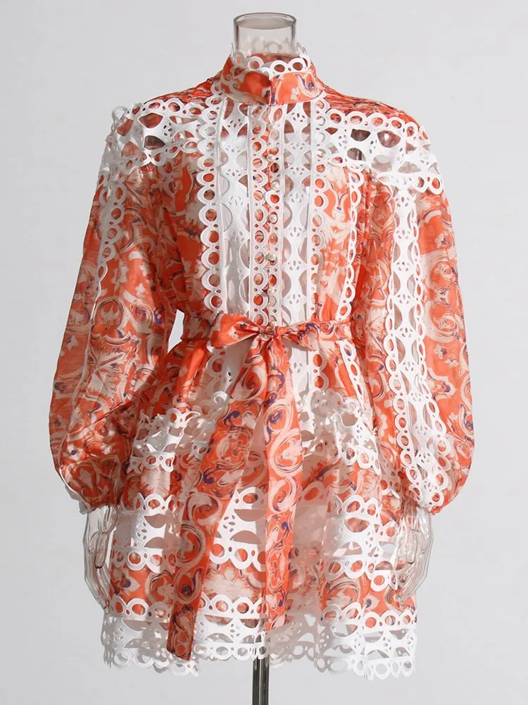 Женское ажурное мини-платье TWOTWINSTYLE белое с отложным воротником длинными