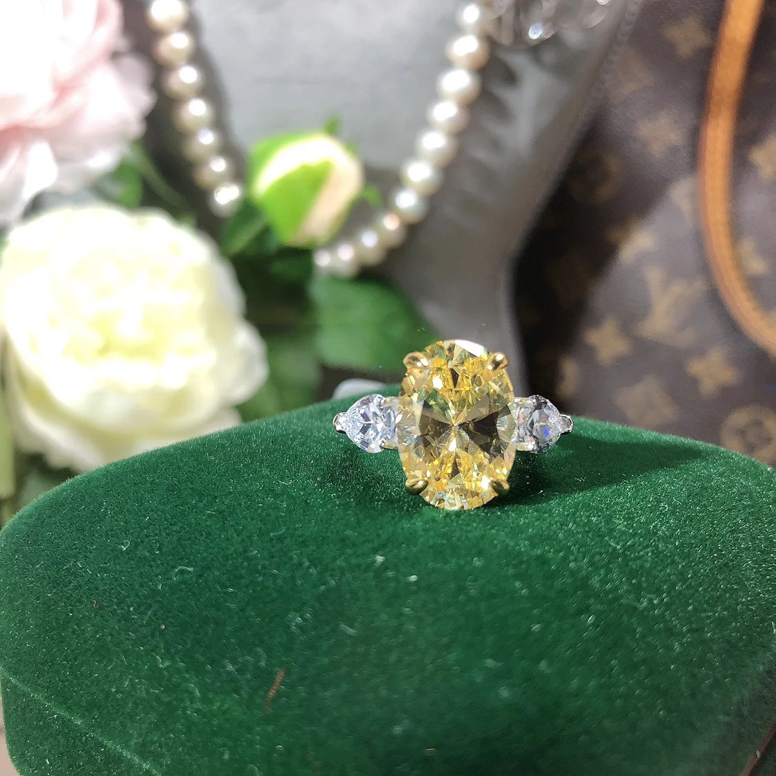 

Fashionable and Personalized New Design S925 Sterling Silver Plating Yellow Diamond Ring Women's Handicraft