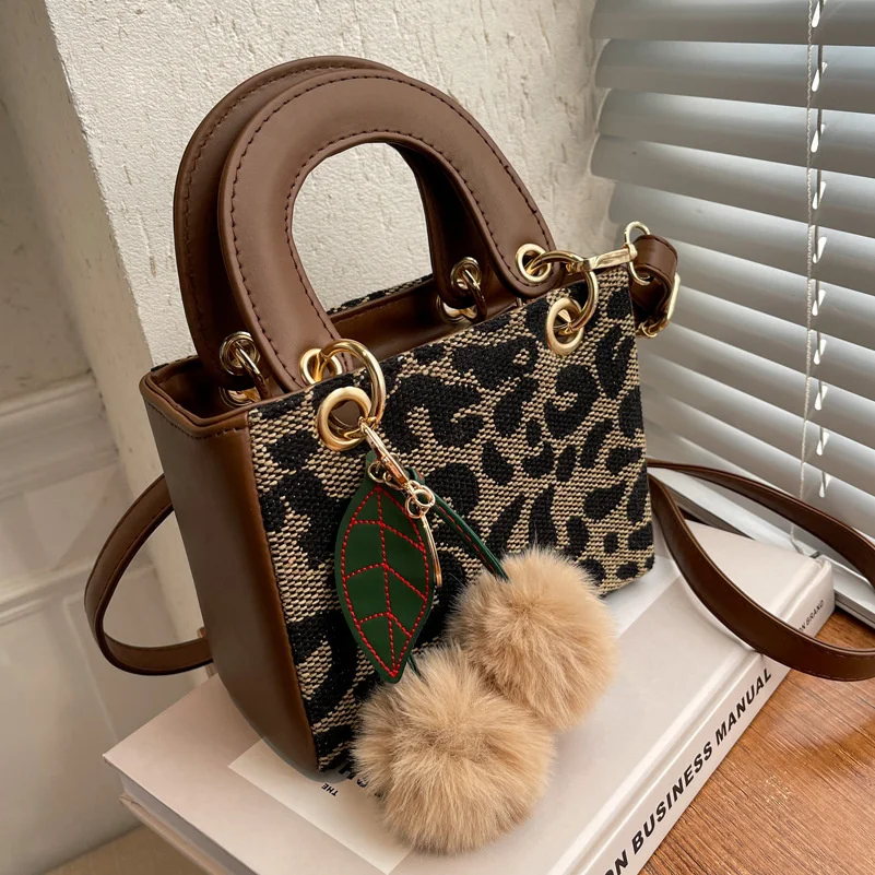 

Сетчатая красная сумка с леопардовым принтом, новинка 2021, Модная Портативная сумка через плечо для девочек, женская сумка, зимняя универсал...