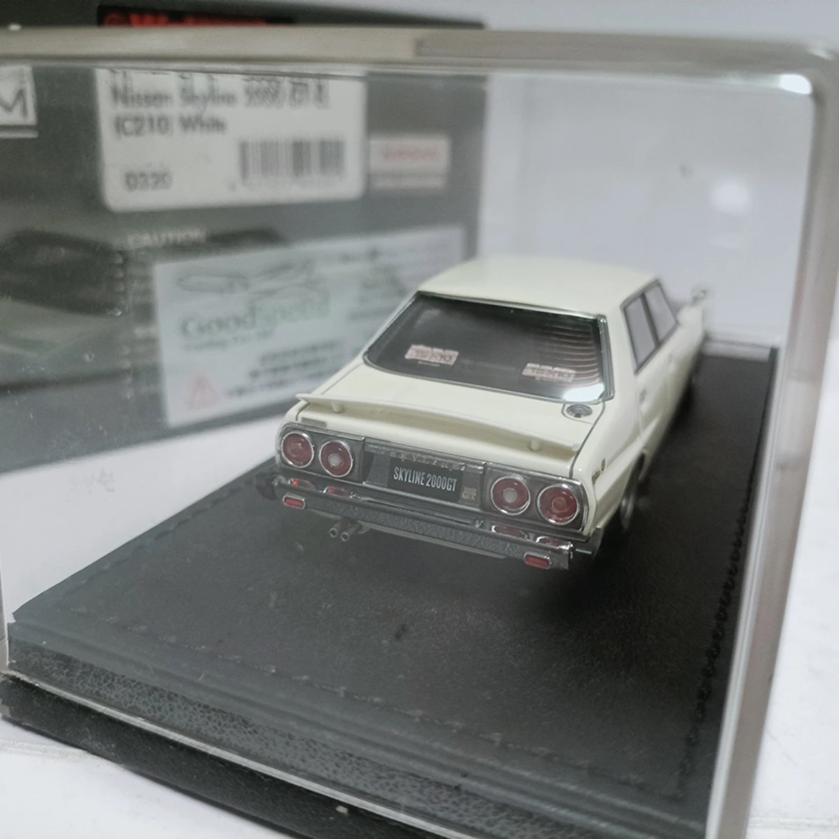 Фото Масштабная модель автомобиля Nissan 2000GT-EL C210 (белый, смола, 1:43) – классика, ностальгия, подарок для взрослых, сувенир, статическая модель для демонстрации №4
