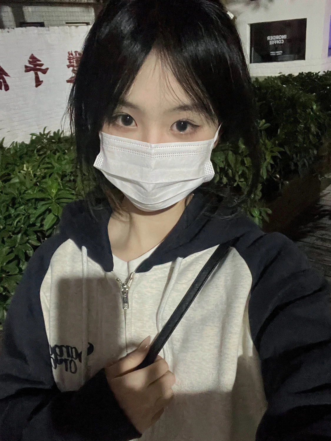 Рисунок 4 - Толстовка женская с капюшоном